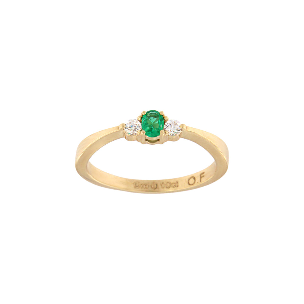18ct gold Oval Emerald ring withe circons