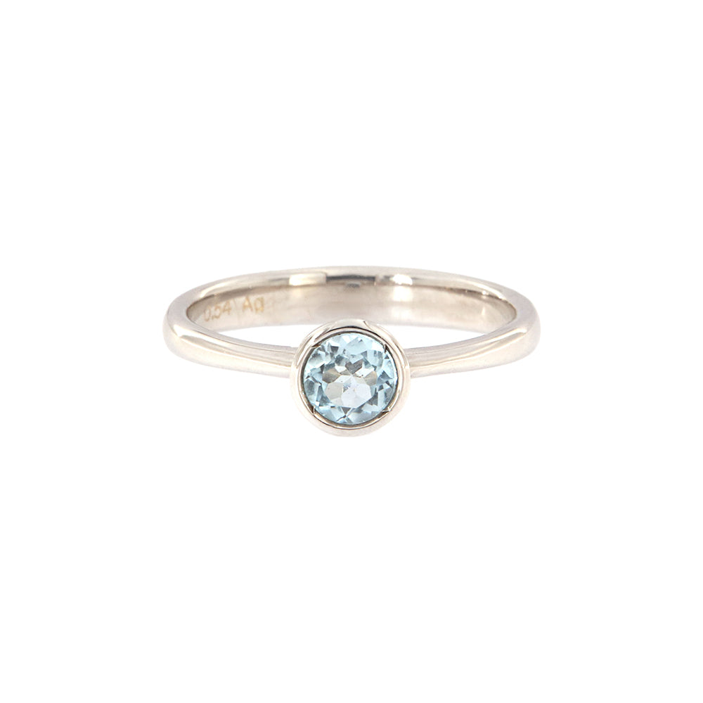 18ct gold Aquamarine Ring