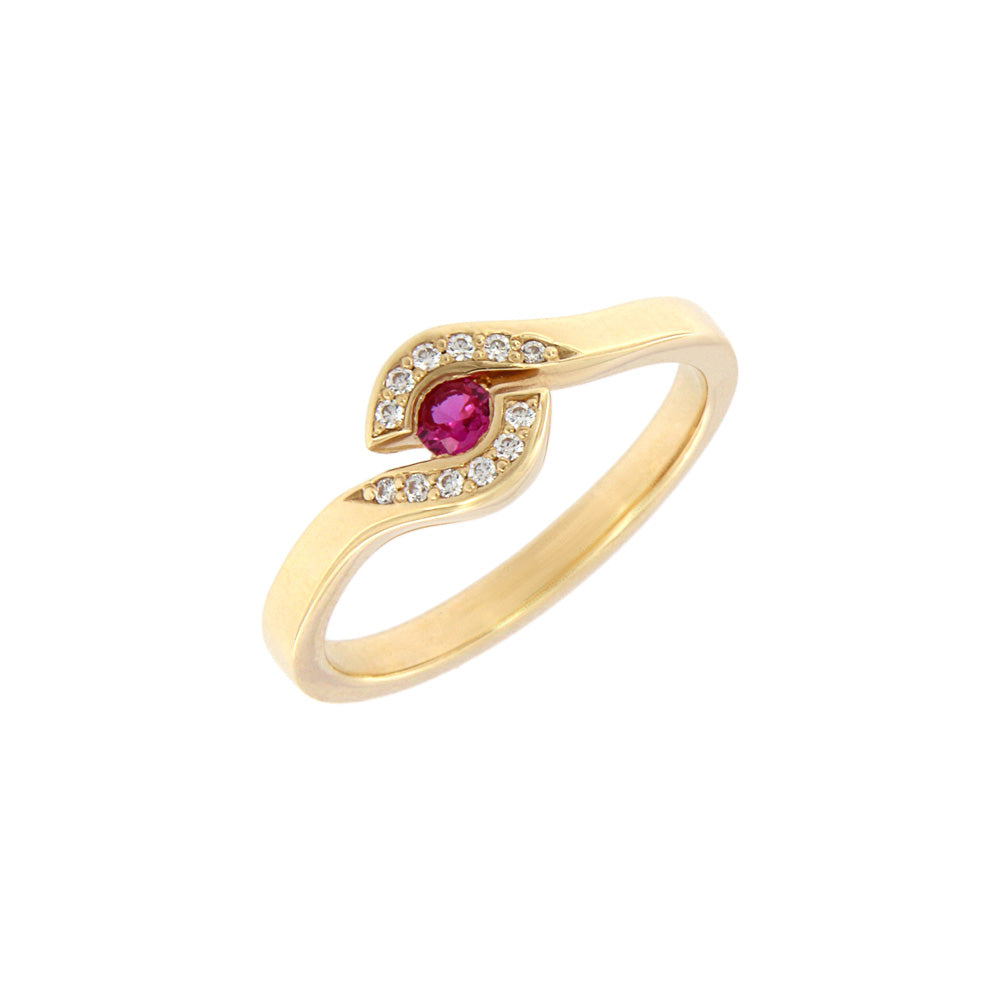 18ct gold Pink central stone ring