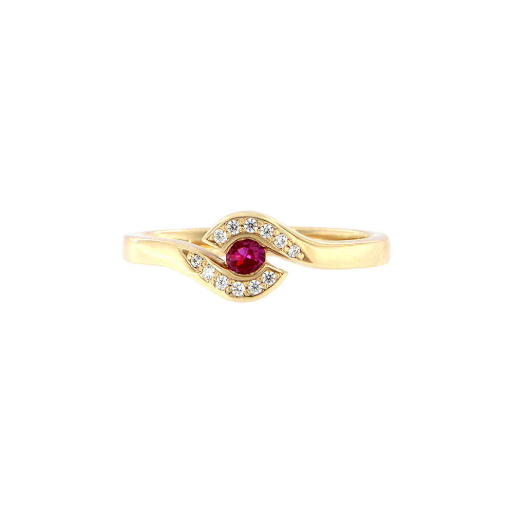 18ct gold Pink central stone ring