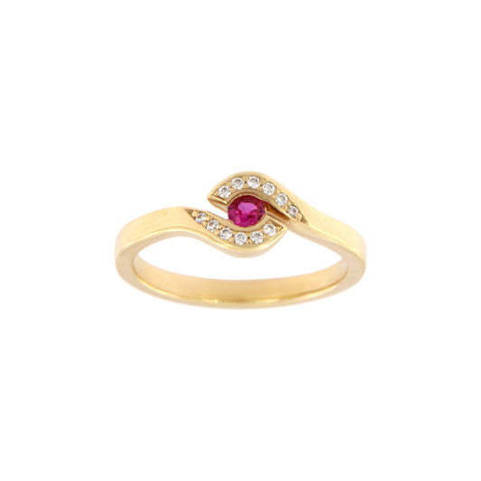 18ct gold Pink central stone ring